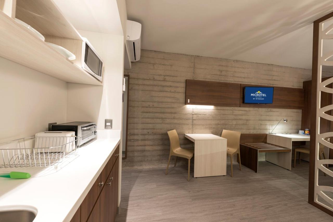 Microtel Inn & Suites By Wyndham Guadalajara Sur Palomar Екстер'єр фото