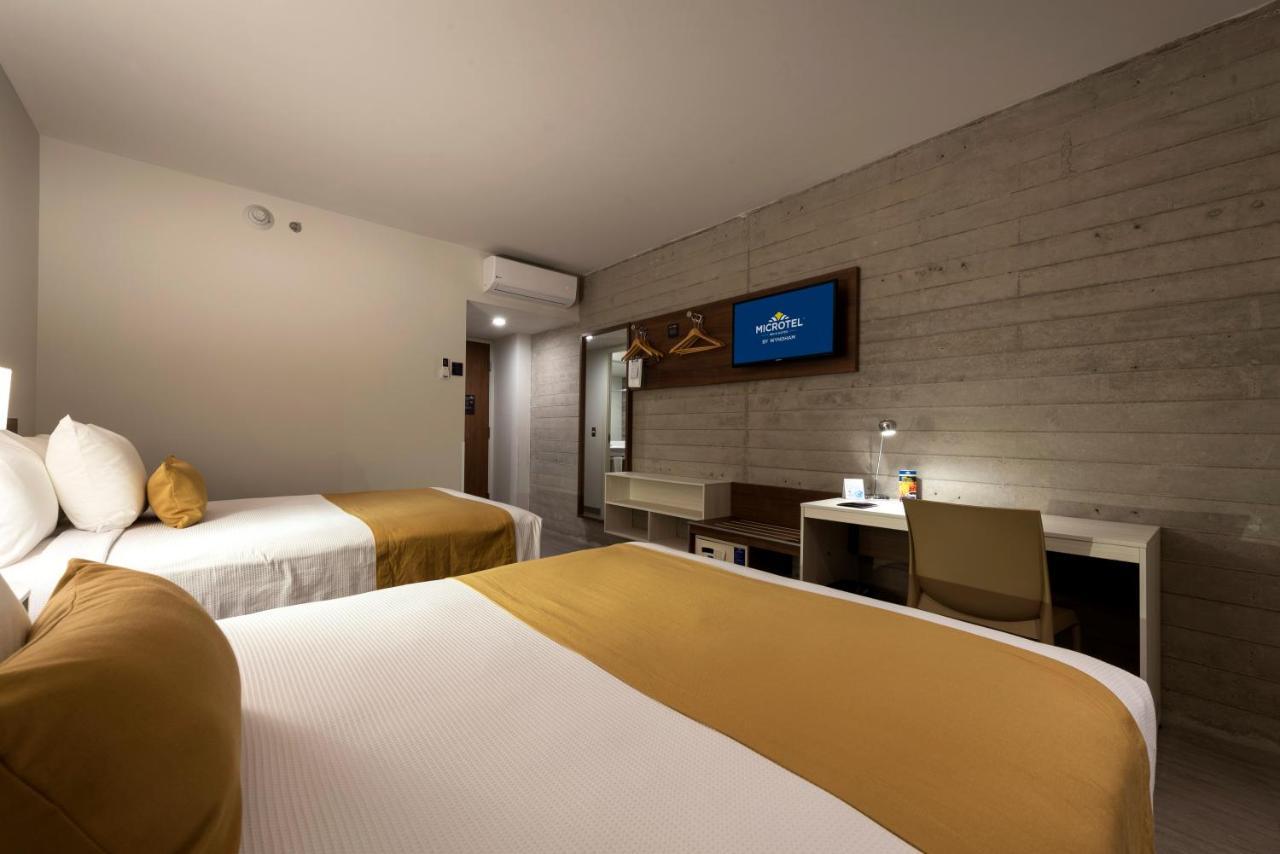 Microtel Inn & Suites By Wyndham Guadalajara Sur Palomar Екстер'єр фото
