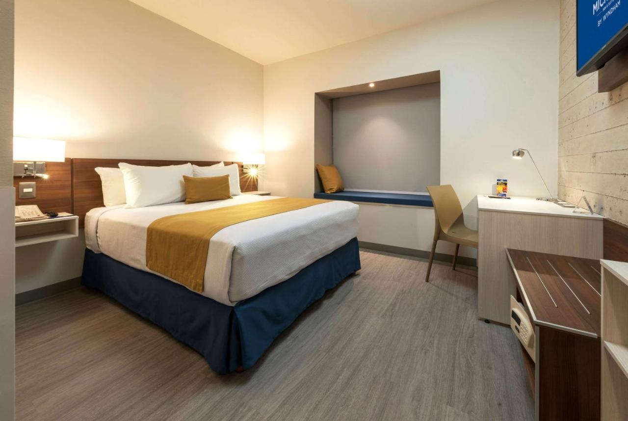 Microtel Inn & Suites By Wyndham Guadalajara Sur Palomar Екстер'єр фото