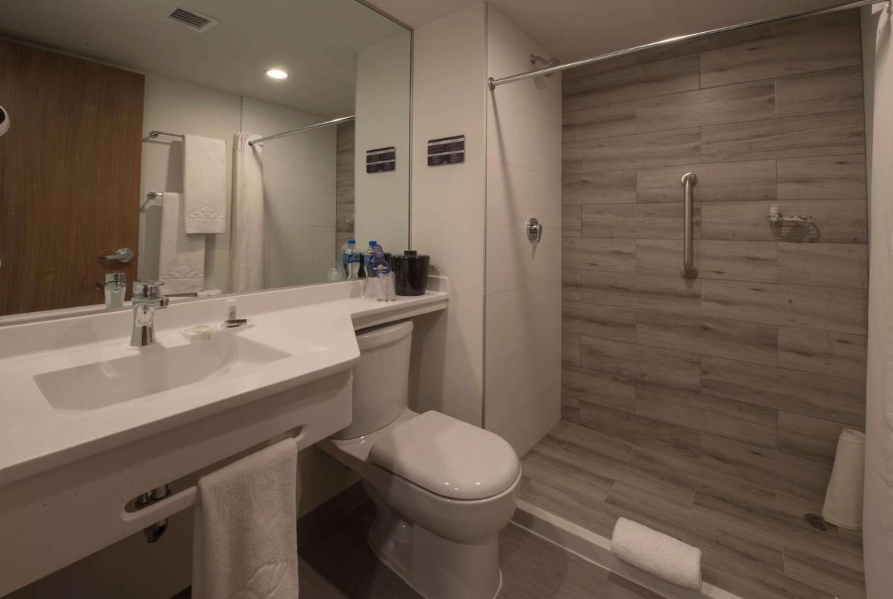 Microtel Inn & Suites By Wyndham Guadalajara Sur Palomar Екстер'єр фото