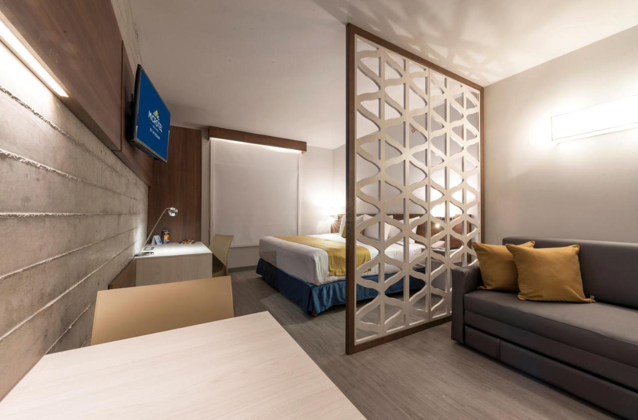 Microtel Inn & Suites By Wyndham Guadalajara Sur Palomar Екстер'єр фото